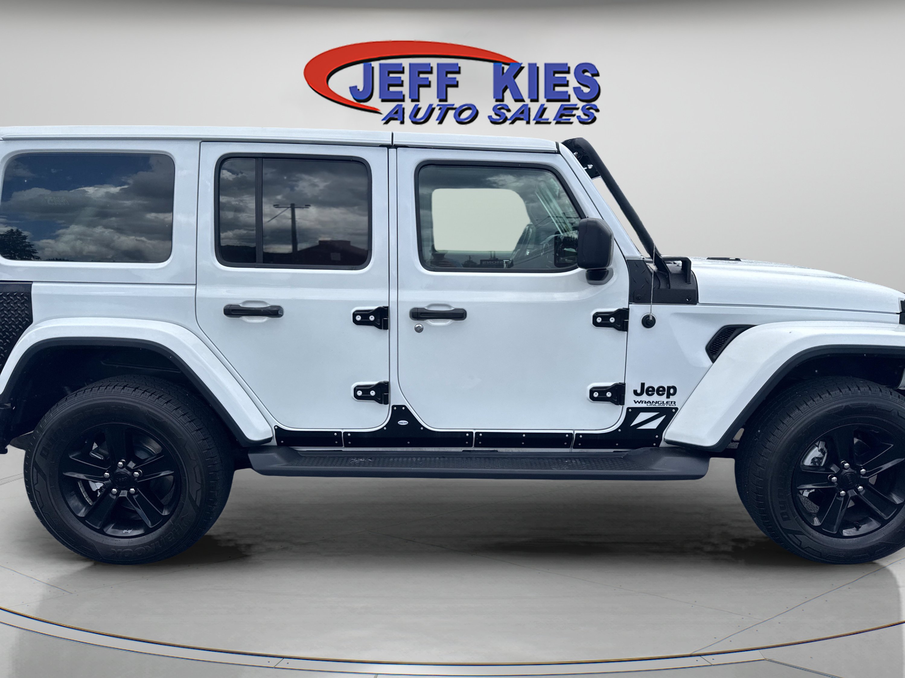 Used 2020 Jeep Wrangler Unlimited Sahara AWD/4WD image 4