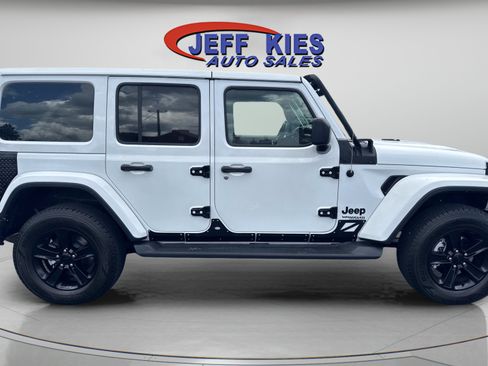 Used 2020 Jeep Wrangler Unlimited Sahara AWD/4WD image 4