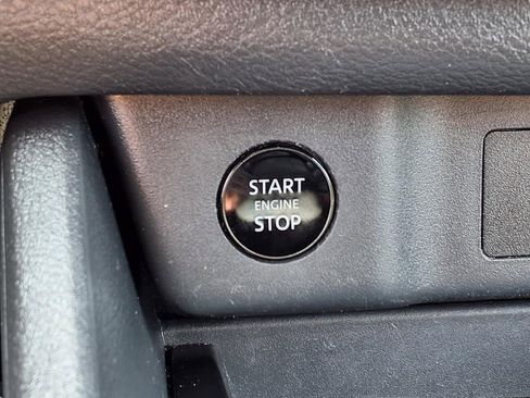 Used 2025 Nissan Rogue SV AWD/4WD image 10