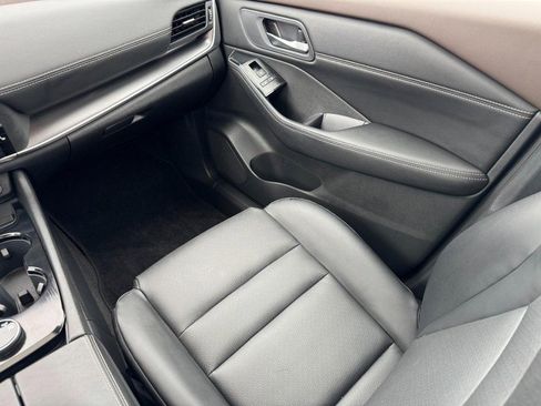 Used 2023 Nissan Rogue SV w/ SV Premium B Package image 15