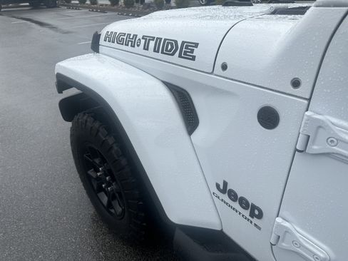 Used 2025 Jeep Gladiator Sport AWD/4WD image 13