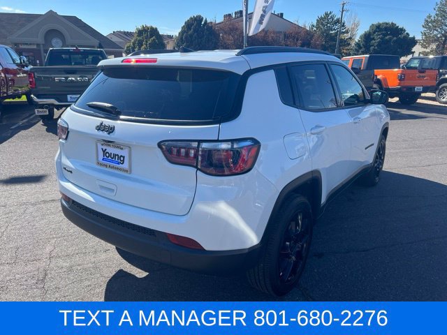 Used 2025 Jeep Compass Latitude w/ Convenience Group AWD/4WD image 5