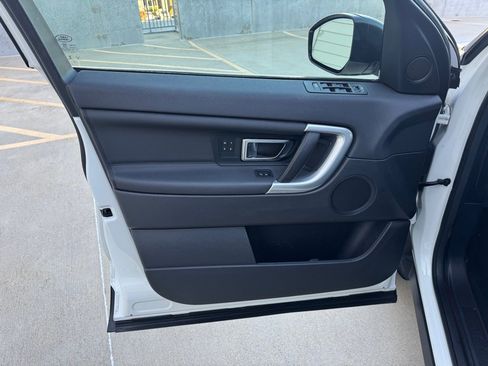 Used 2018 Land Rover Discovery Sport HSE image 10