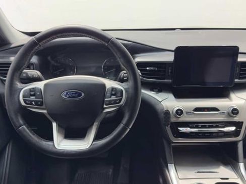 Used 2022 Ford Explorer XLT w/ Equipment Group 202A RWD image 19