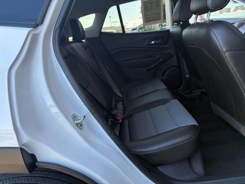 Used 2025 Chevrolet Trax LT FWD image 40