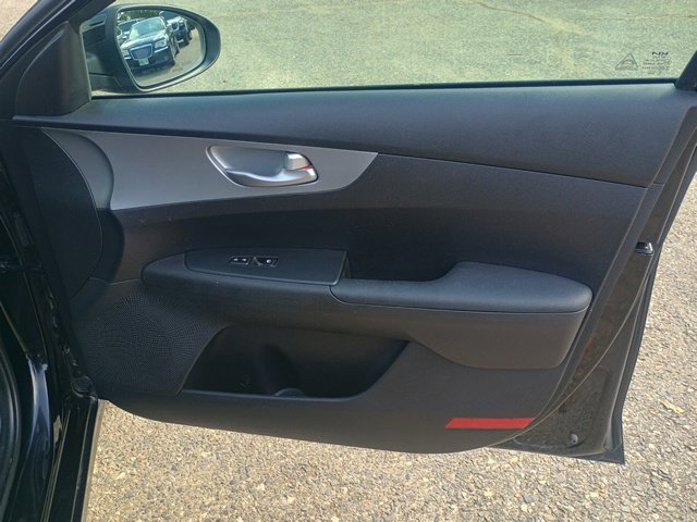 Used 2023 Kia Forte LXS w/ LXS Technology Package FWD image 13
