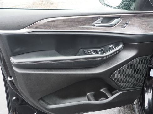 Used 2024 Jeep Grand Cherokee L Limited w/ Luxury Tech Group II image 14