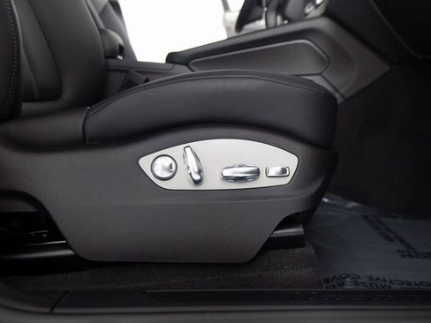 New 2026 Porsche Macan image 33