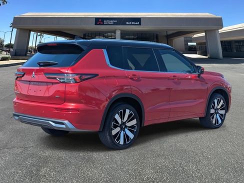 New 2025 Mitsubishi Outlander SEL image 3