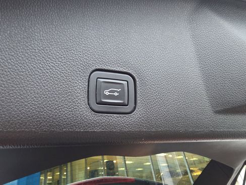 Used 2015 Cadillac SRX Luxury image 43