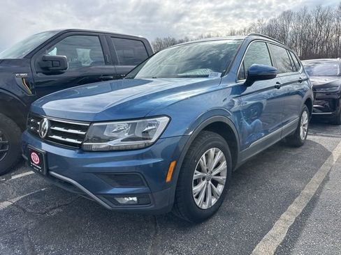 Used 2018 Volkswagen Tiguan SE w/ Front Fog Lights Package image 3