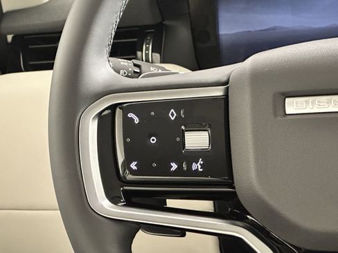 Used 2025 Land Rover Discovery Sport S image 15