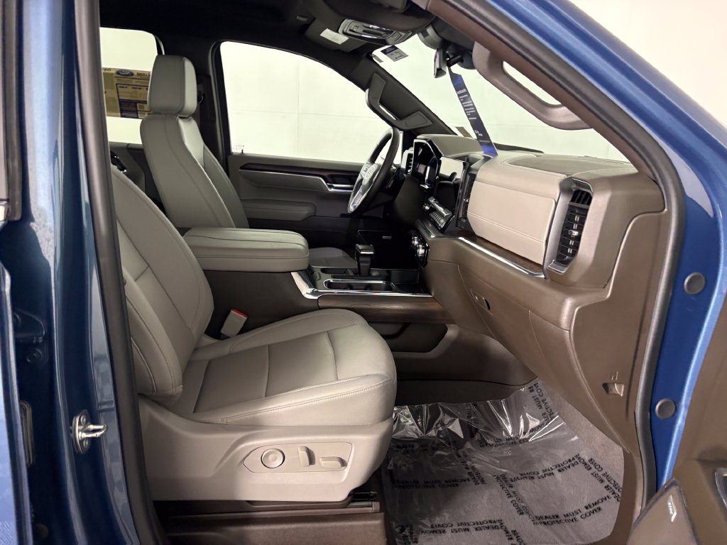 Used 2024 GMC Sierra 1500 SLT w/ SLT Premium Plus Package AWD/4WD image 36