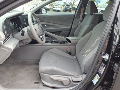 Certified 2025 Hyundai Elantra Sport FWD image 12