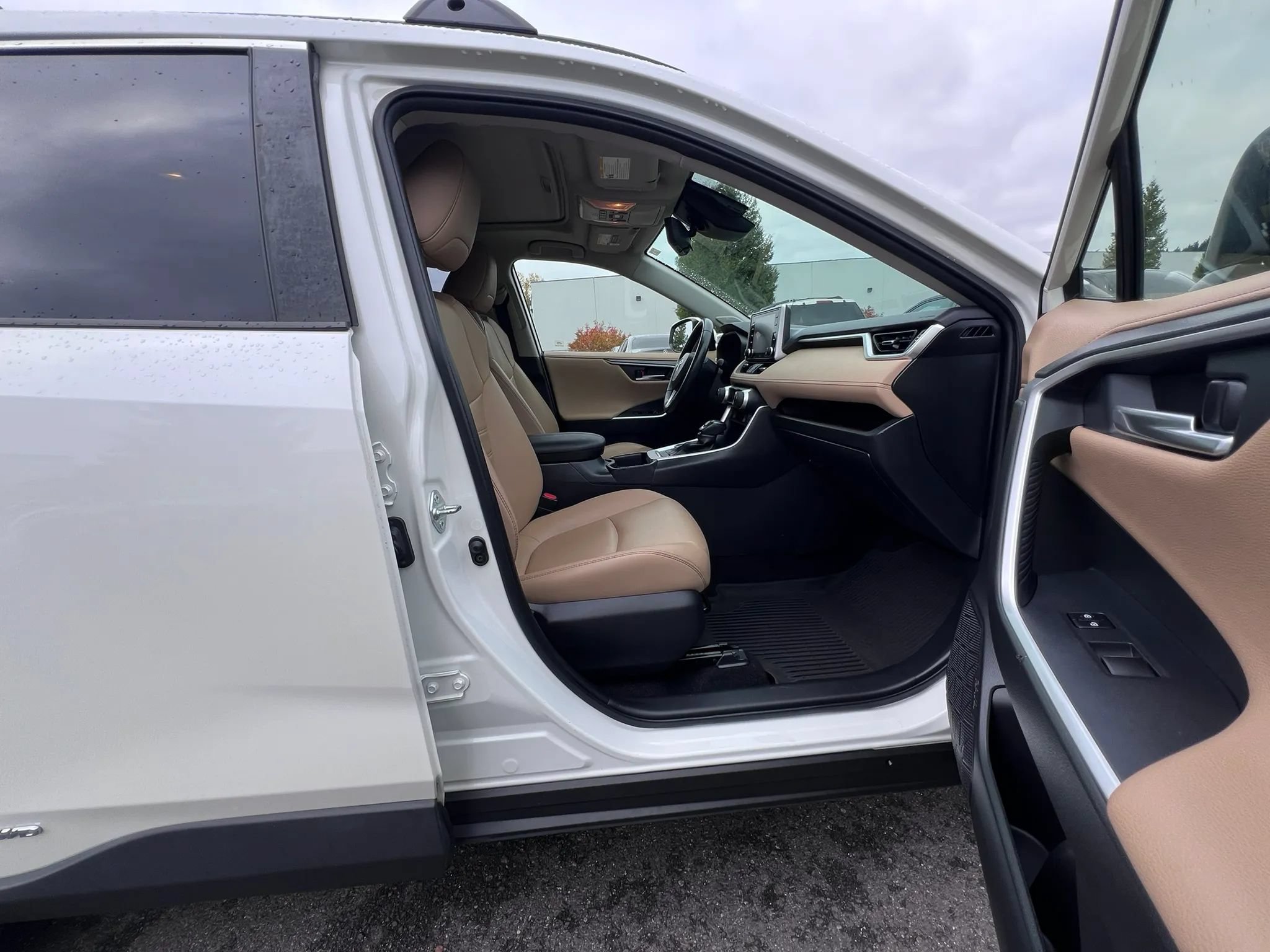 Used 2020 Toyota RAV4 Limited w/ All Weather Liner Package AWD/4WD image 19