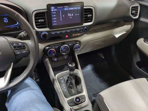 Certified 2023 Hyundai Venue SEL FWD image 24
