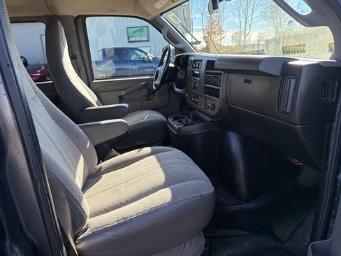 Used 2017 Chevrolet Express 3500 LT w/ LT Preferred Equipment Group image 18