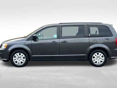 Used 2018 Dodge Grand Caravan SE w/ UConnect Hands-Free Group image 7