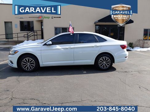 Used 2019 Volkswagen Jetta SE w/ Cold Weather Package image 35