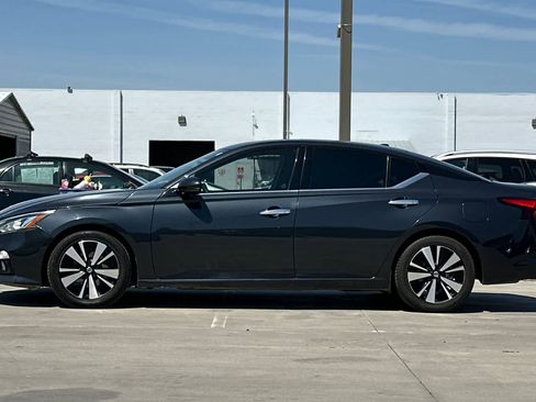 Used 2020 Nissan Altima 2.5 SL FWD image 6