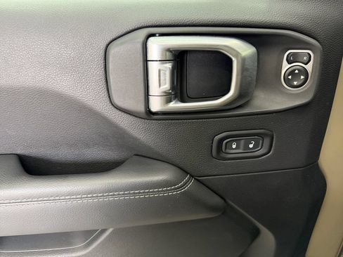 Used 2020 Jeep Gladiator Rubicon AWD/4WD image 11