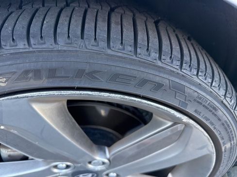 Used 2013 Hyundai Veloster Turbo w/ Ultimate Pkg image 13