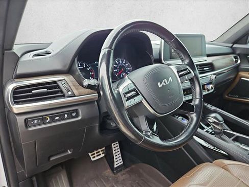 Used 2022 Kia Telluride SX w/ SX Prestige Package AWD/4WD image 9
