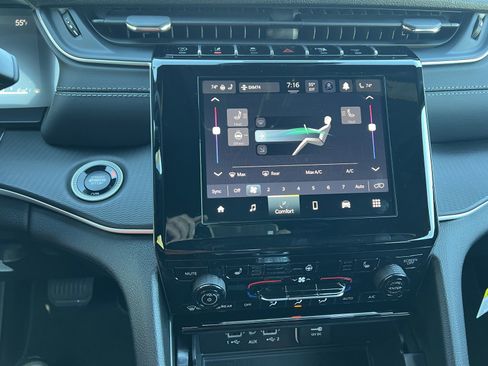 New 2025 Jeep Grand Cherokee Laredo X w/ Luxury Tech Group I image 23