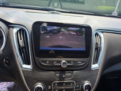 Used 2019 Chevrolet Malibu LT FWD image 17
