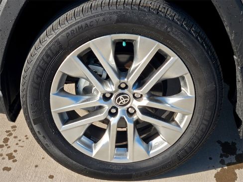 Used 2025 Toyota RAV4 XLE Premium image 9