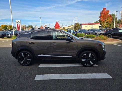 New 2026 Nissan Kicks SR w/ Cold Weather Package image 4