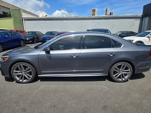 Used 2016 Volkswagen Passat 1.8T R-Line w/ R-Line Lighting Package FWD image 10