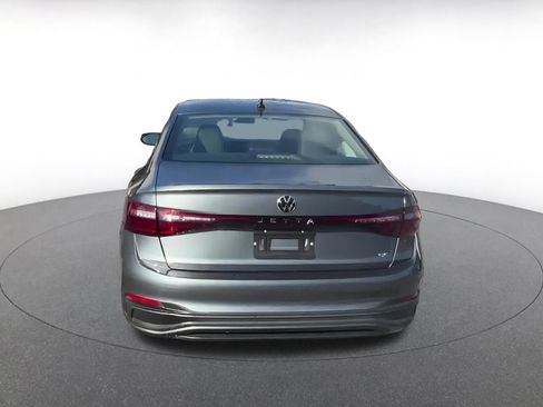 Used 2025 Volkswagen Jetta SE image 6