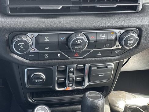 New 2026 Jeep Gladiator Sport image 17