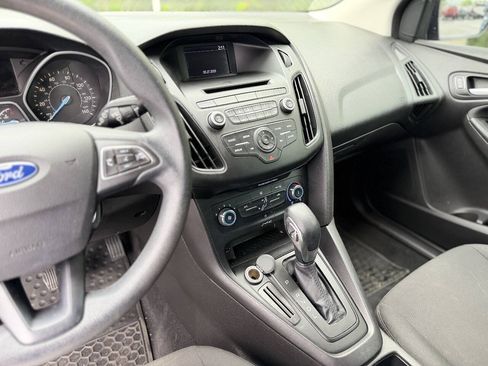 Used 2017 Ford Focus SE FWD image 15