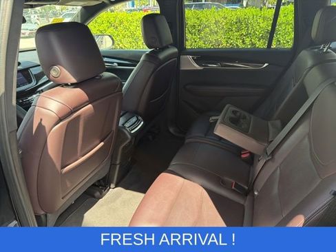 Used 2023 Cadillac XT6 Premium Luxury image 12