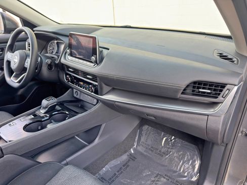 Used 2024 Nissan Rogue SV FWD image 13