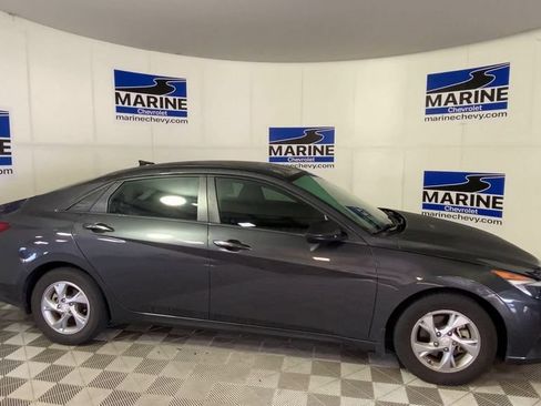 Used 2023 Hyundai Elantra SE w/ Cargo Package FWD image 3