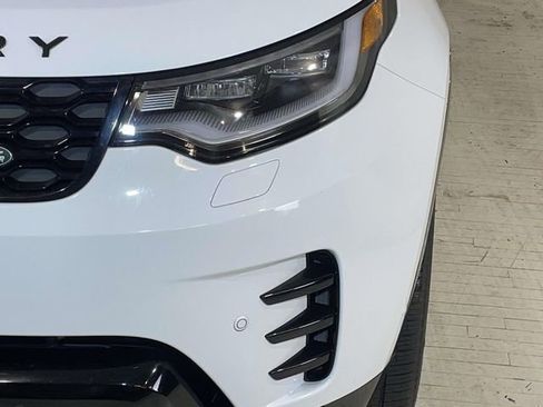 Used 2025 Land Rover Discovery Dynamic SE image 11