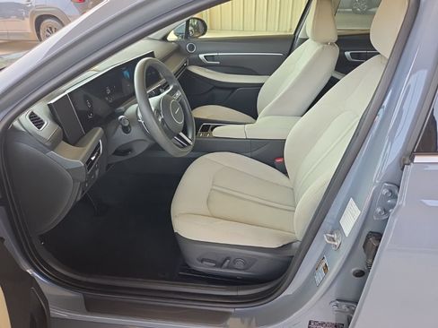 Used 2025 Hyundai Sonata SEL FWD image 4