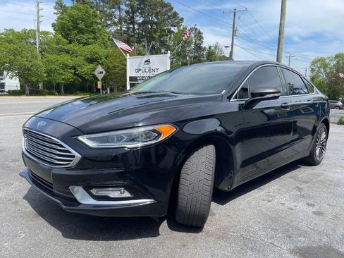 Used 2017 Ford Fusion SE w/ Fusion SE Technology Package image 3