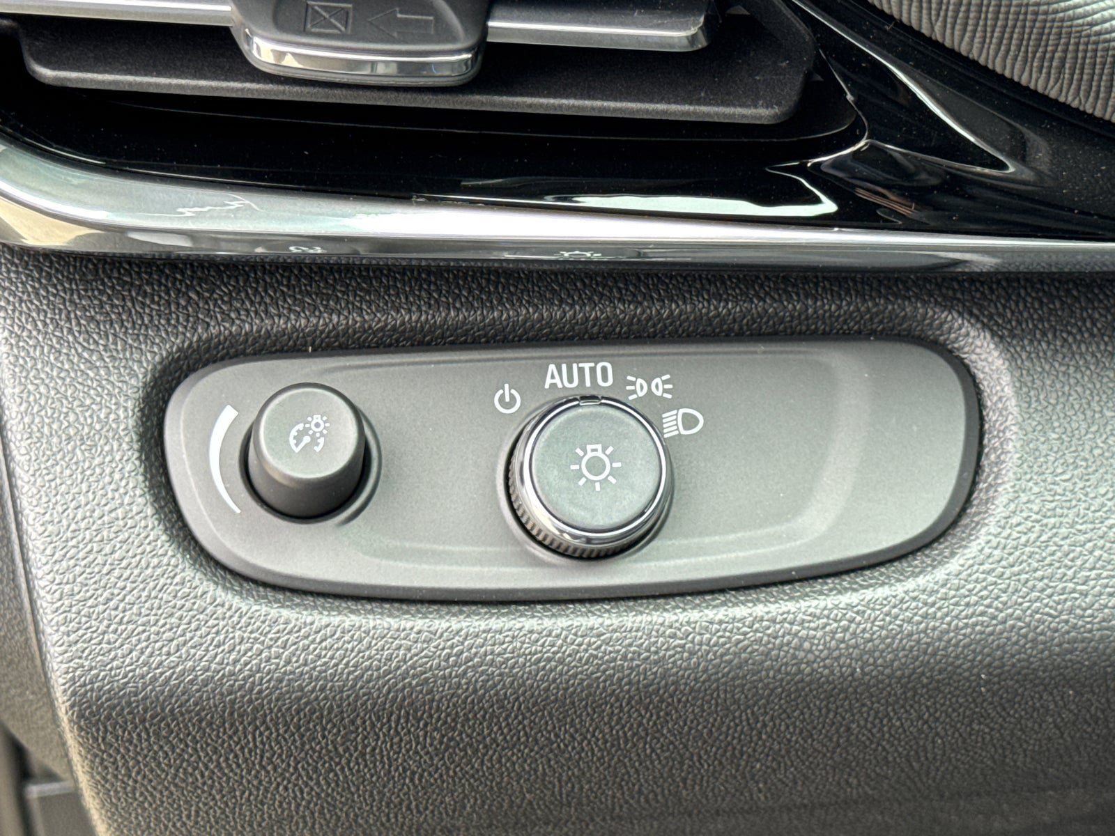 Used 2026 Buick Envista Sport Touring w/ Convenience I Package FWD image 30