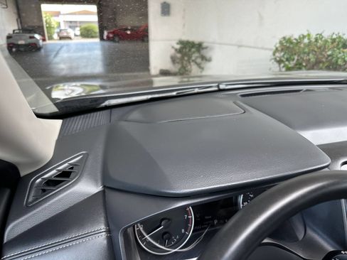 Used 2025 Nissan Rogue SV FWD image 31
