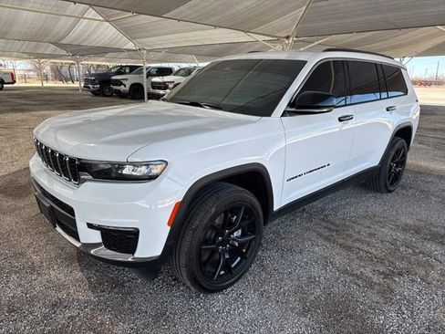 Used 2025 Jeep Grand Cherokee L Limited image 3