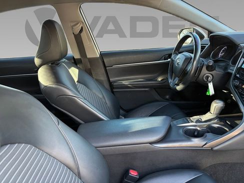 Used 2022 Toyota Camry SE image 7