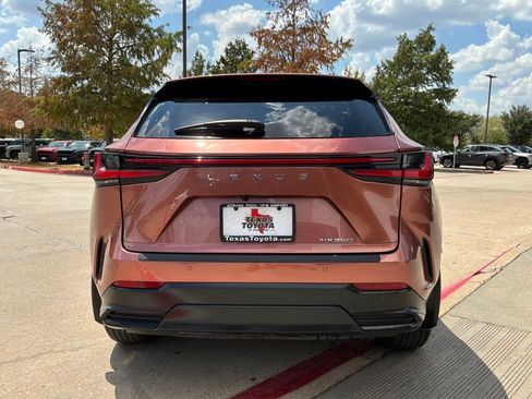 Used 2025 Lexus NX 250 FWD w/ Accessory Package (K3) image 7