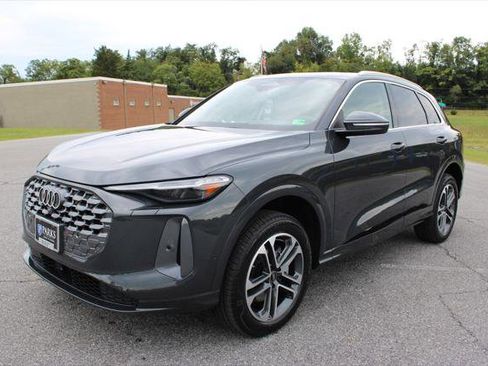 Certified 2025 Audi Q5 Premium Plus w/ Premium Plus image 5