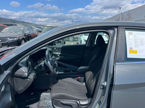 Used 2025 Hyundai Elantra SEL image 27