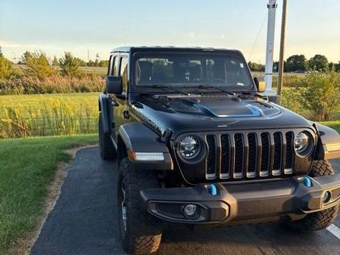 Used 2022 Jeep Wrangler Unlimited Rubicon 4xe w/ Cold Weather Group AWD/4WD image 2
