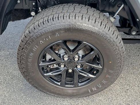 Used 2024 Jeep Gladiator Sport AWD/4WD image 9